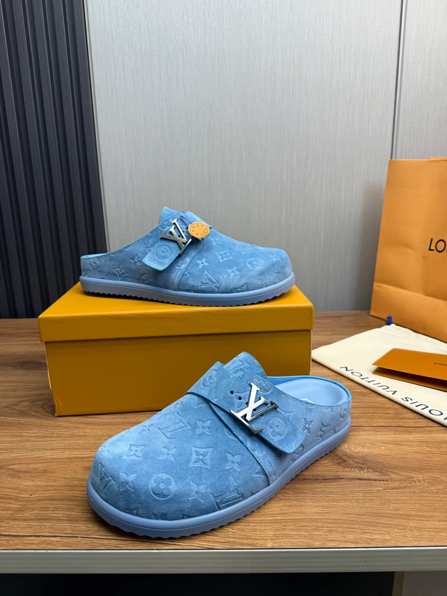 Men's shoes 💰520💰 Lv. hot selling men's slippers 🔥 🩴Official website one to one production 38-45 sizes 45 46 🉑️Customized!